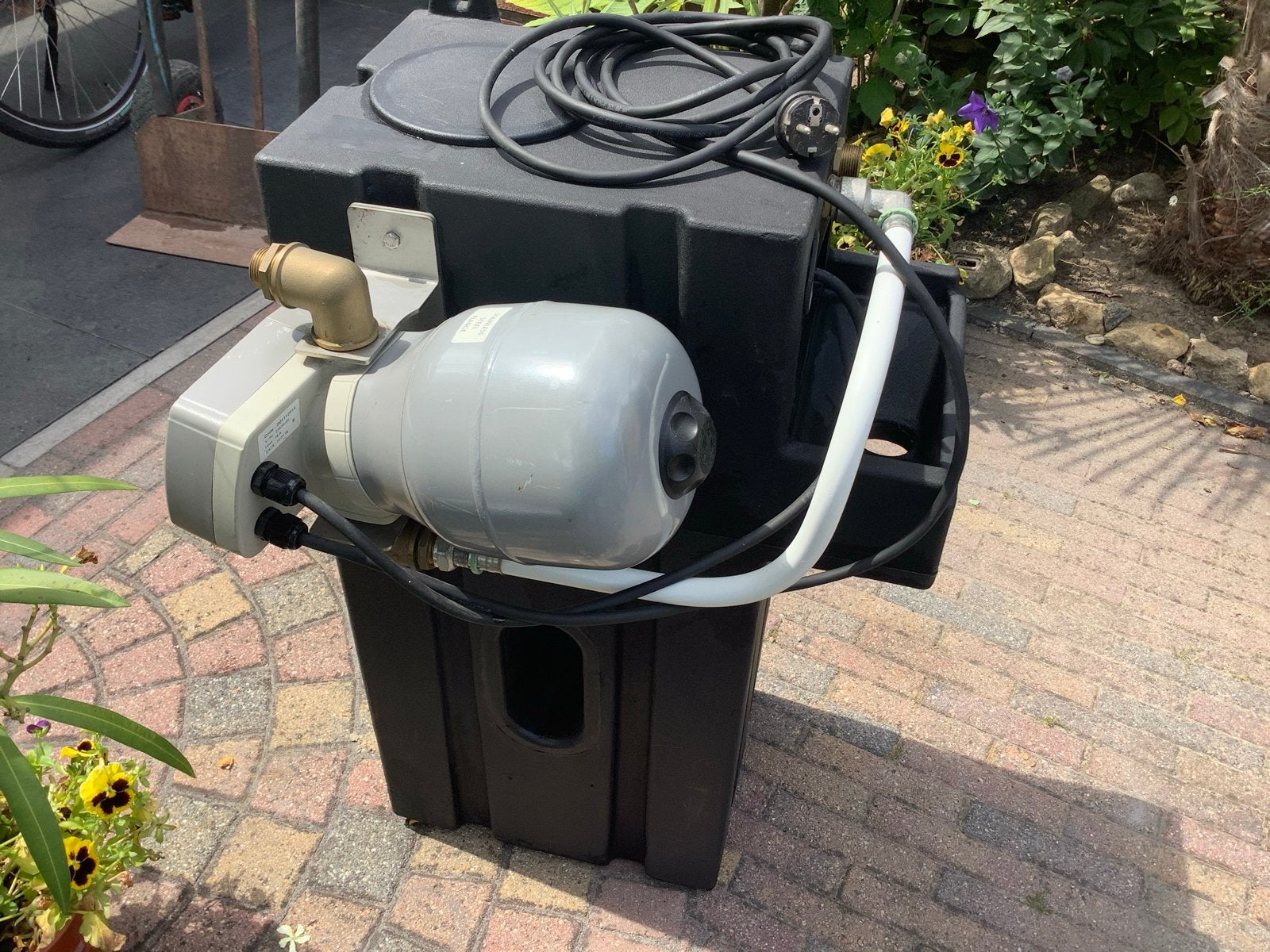 Hydrofoorpomp met tank - PRES FLO MULTI, Ophalen of Verzenden, Gebruikt, Elektrisch, Hydrofoorpomp