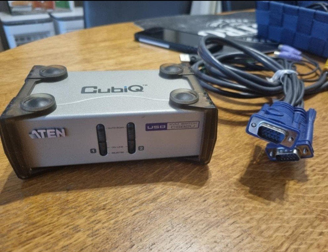ATEN CubiQ CS82U USB KVM Switch - 2-poorts, Computers en Software, Overige Computers en Software, Ophalen of Verzenden