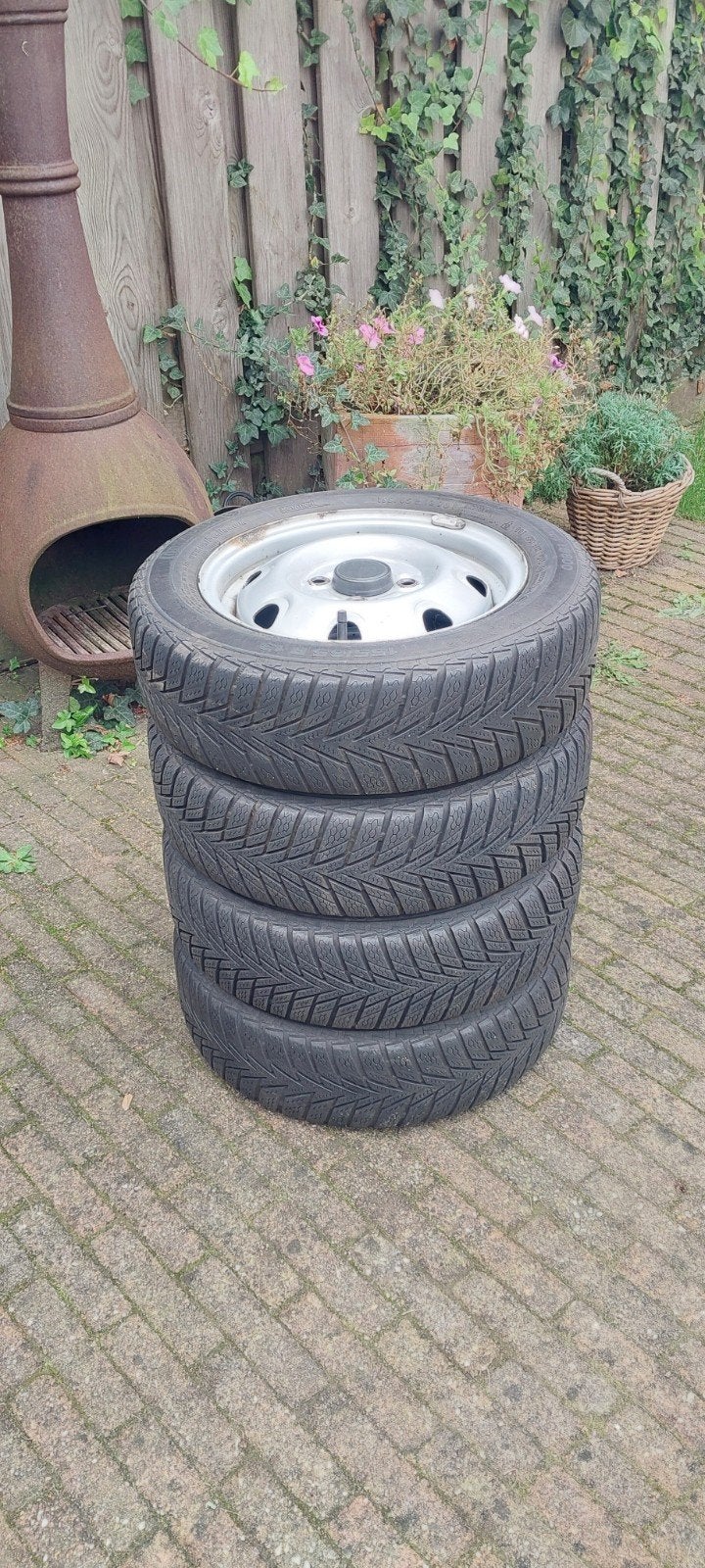 Winterbanden op stalen velgen suzuki 4x100., Ophalen, Gebruikt, 155 mm, 13 inch