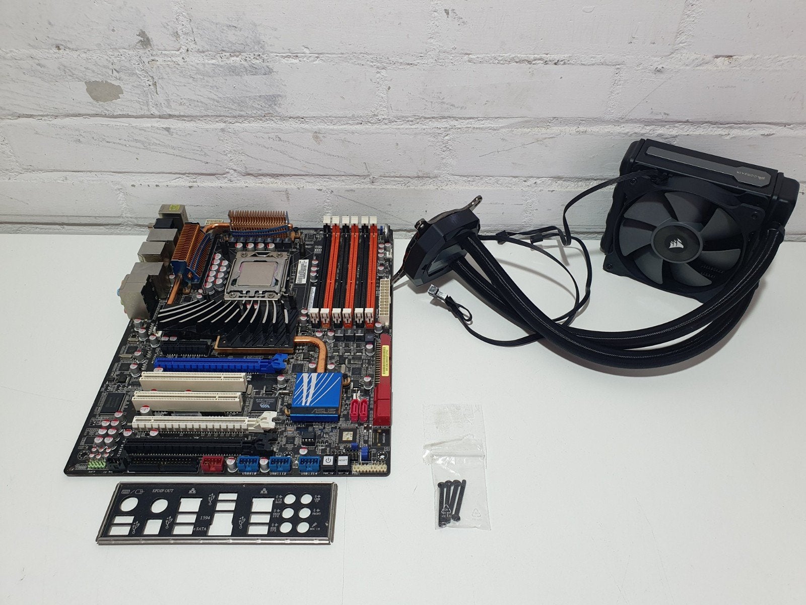 ASUS P6T Deluxe V2  + Xeon X5680 + Corsair H80i V2 AIO, Computers en Software, Moederborden, ., LGA 1366, DDR3, Ophalen of Verzenden