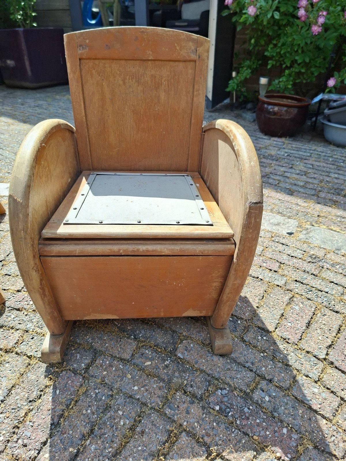 Antieke po-stoel en kinderstoel., Ophalen