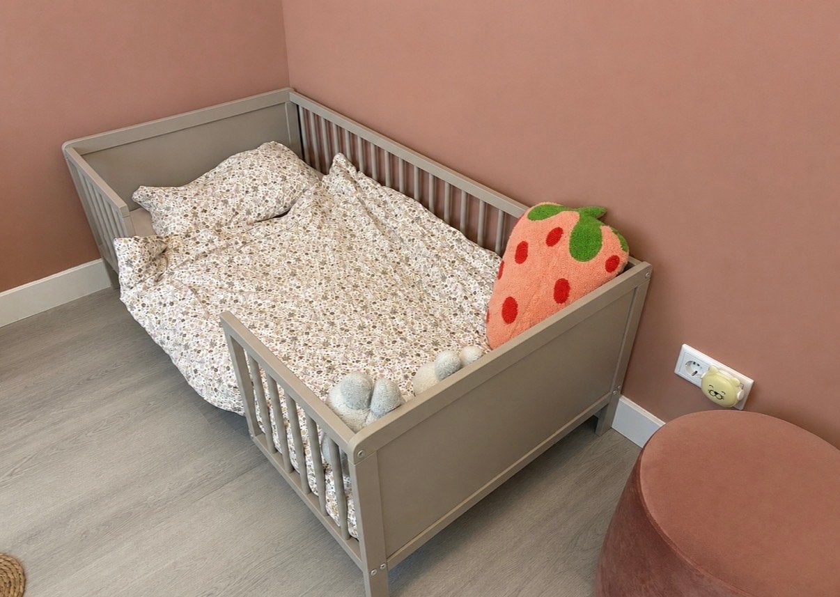 Prenatal peuterbed taupe 70x140 inclusief matras, Huis en Inrichting, Slaapkamer | Bedden, Ophalen, 190 cm of minder, Zo goed als nieuw