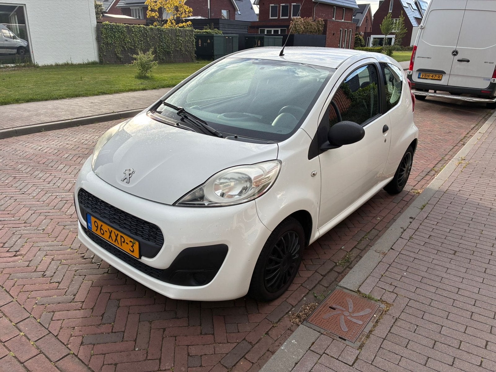 Peugeot 107 | Airco | Nieuwe APK en garantie mogelijk!, Voorwielaandrijving, Stof, Zwart, 4 stoelen