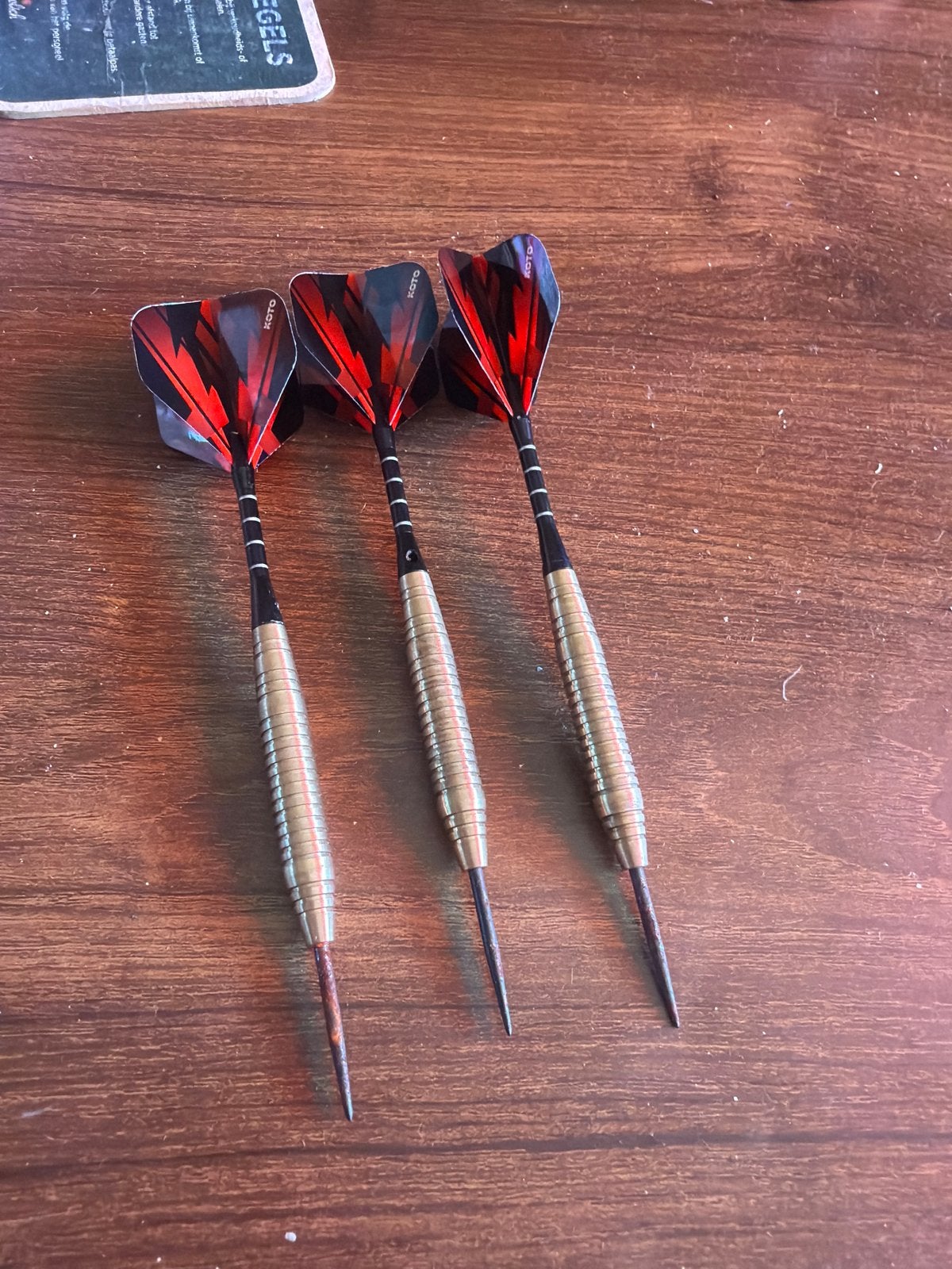 Koto Darts Set - Gebruikte Darts met Rode Flights, Ophalen, Gebruikt, Pijlen