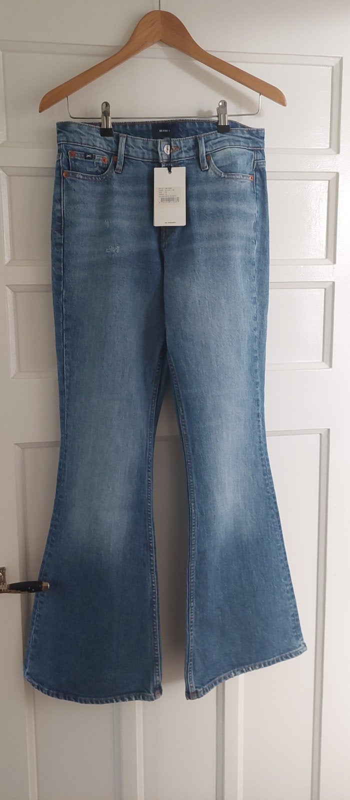 Denham Ami Chsw Flare Jeans W28/L30 Nieuw met prijskaartje!, Ophalen of Verzenden, Nieuw, Blauw, W28 - W29 (confectie 36)