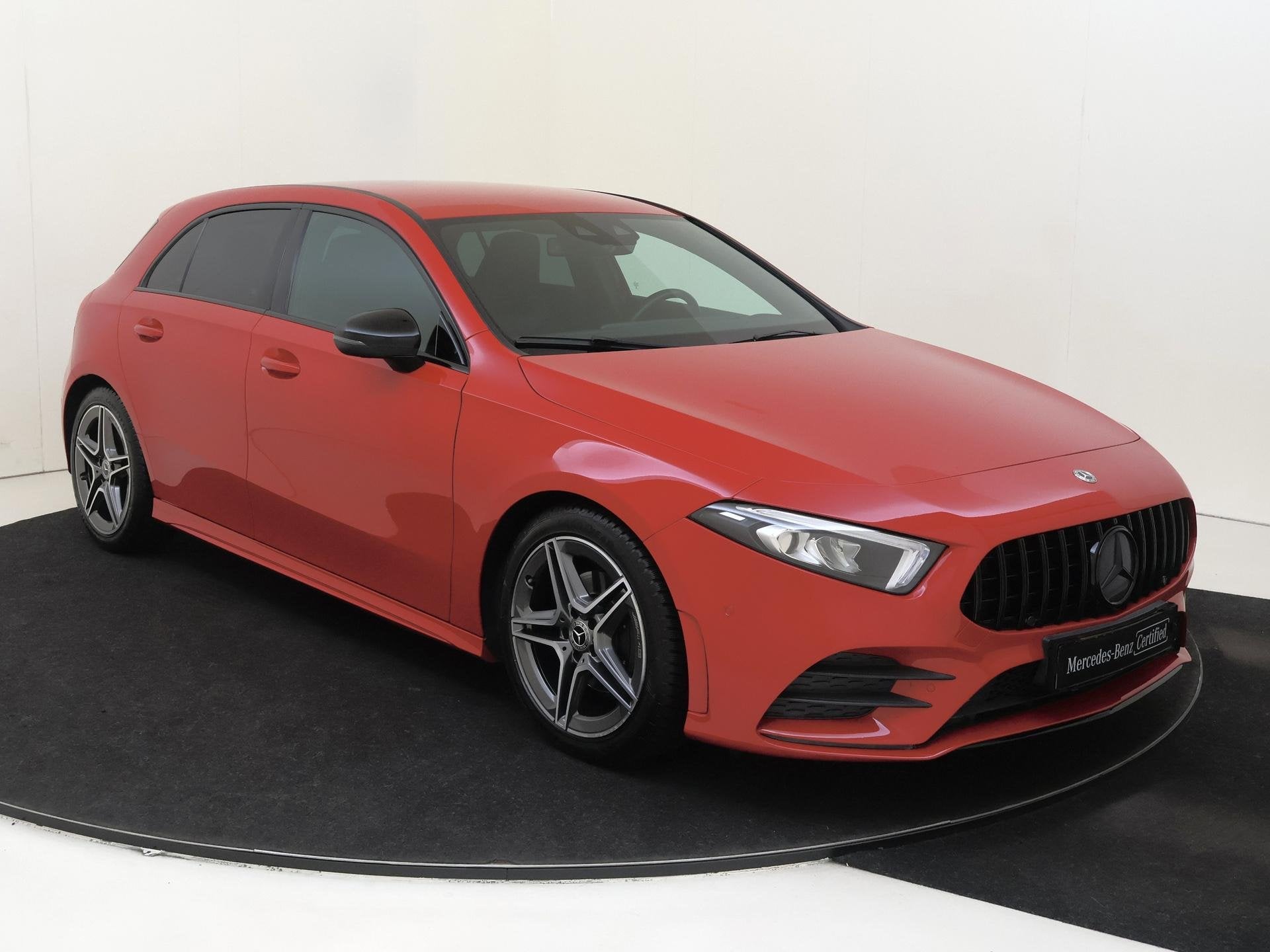Mercedes-Benz A-klasse 200 Business Solution AMG Upgrade, Auto's, Gebruikt, Euro 6, 4 cilinders, Leder en Stof