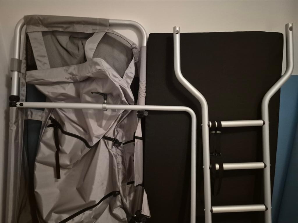 Uwis bed  extra bed voor in caravan, Ophalen, Zo goed als nieuw