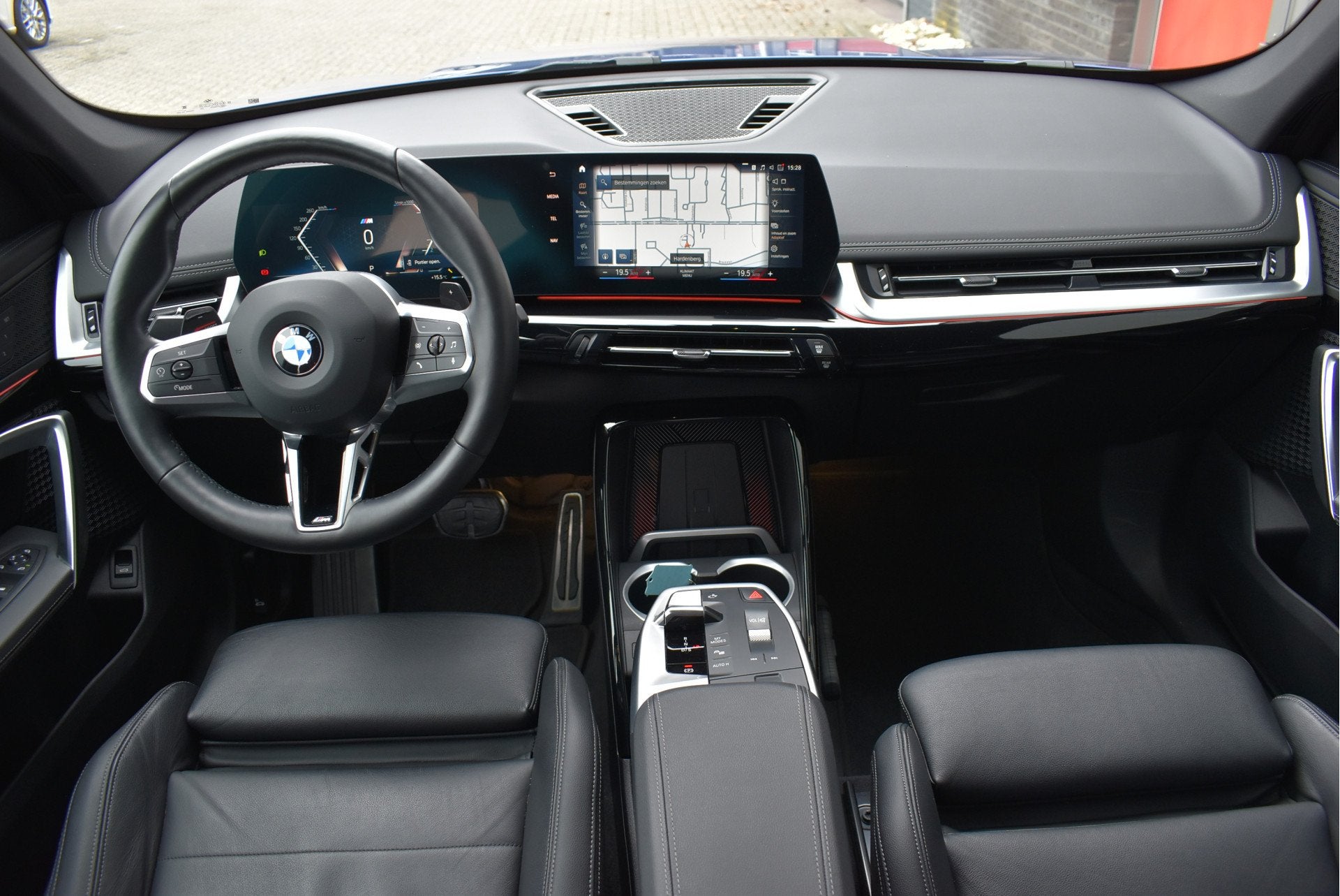 BMW X1 sDrive18i M-sport Nieuwe type! Elek. trekhaak/achterk, Auto's, BMW, 136 pk, Gebruikt, Euro 6, Blauw