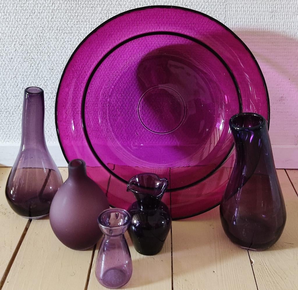 Paars glas: vaasjes en schaal, Huis en Inrichting, Overige kleuren, Ophalen of Verzenden, Minder dan 50 cm, Glas