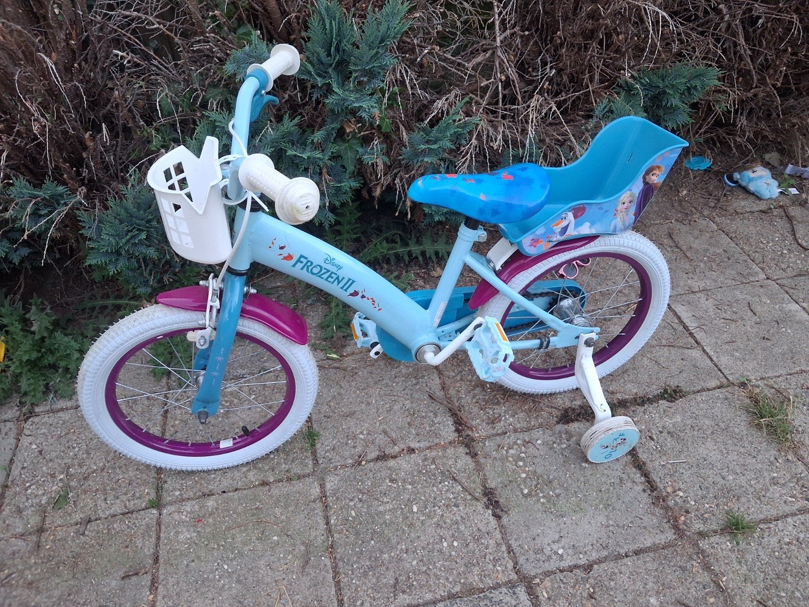 Leuke Frozen meisjesfiets 16 inch - helemaal in orde!, Ophalen, Gebruikt, 16 tot 20 inch, Zijwieltjes