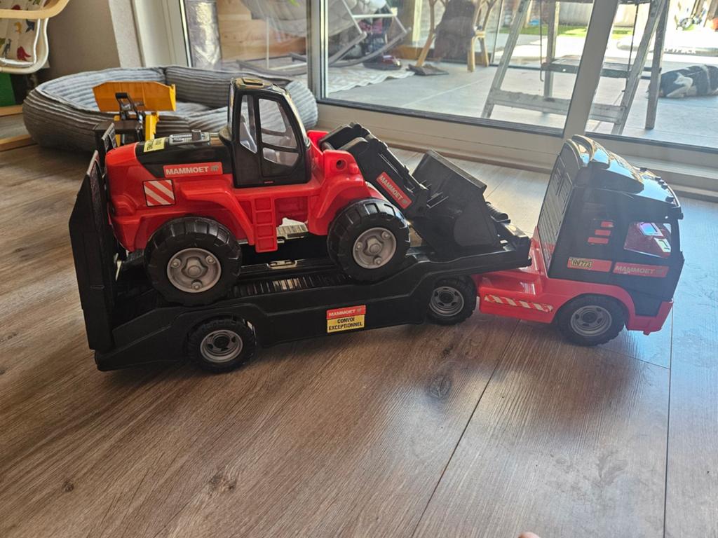 Mammoet vrachtwagen met shovel speelgoedset, Kinderen en Baby's, Speelgoed | Speelgoedvoertuigen, Ophalen, Gebruikt