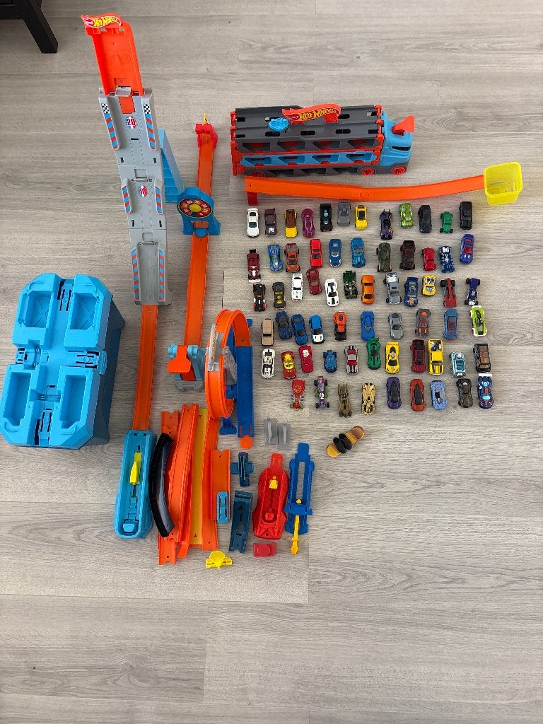 Grote Hot Wheels set – 65 auto’s + banen, loopings & garage, Kinderen en Baby's, Ophalen, Hot Wheels, Handmatig, Met looping