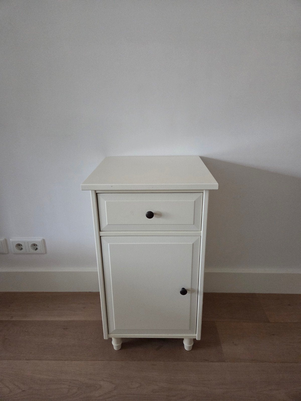 Ikea Hemnes nachtkastje wit, Huis en Inrichting, Slaapkamer | Nachtkastjes, Ophalen, Gebruikt, Minder dan 45 cm, 55 tot 70 cm
