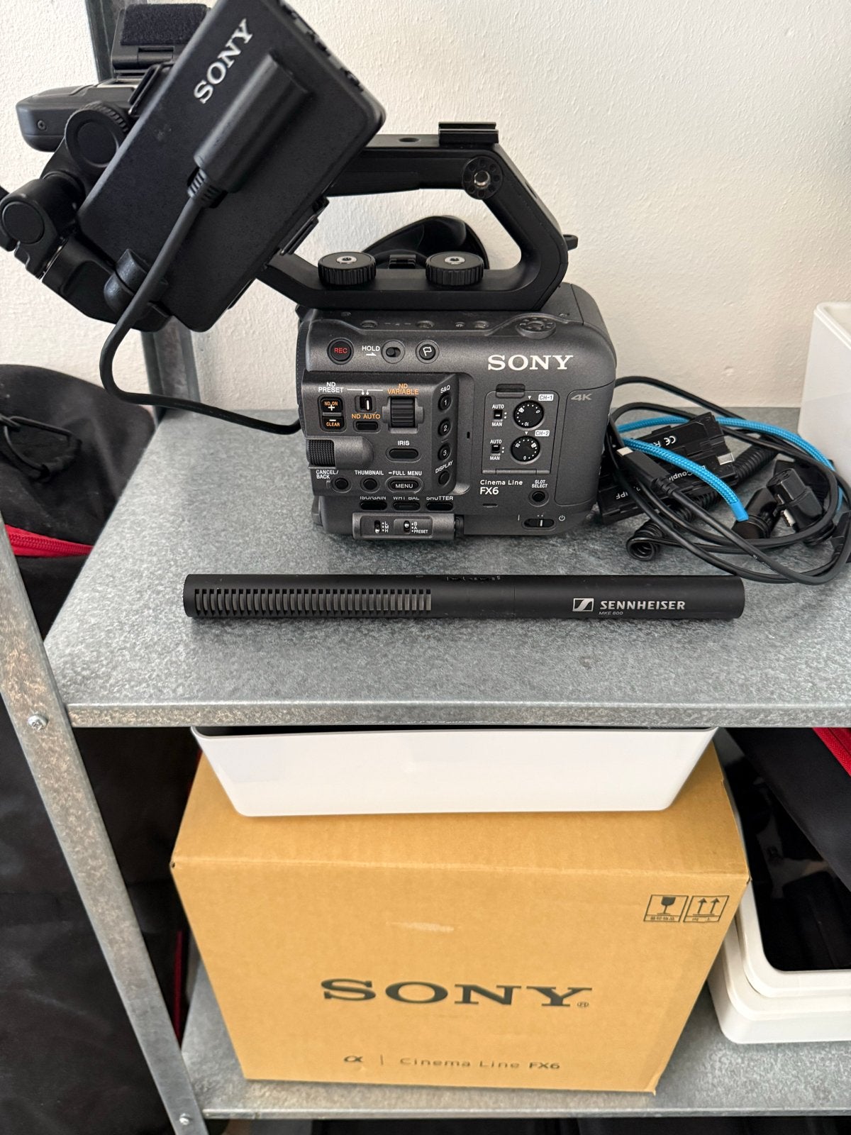 Sony FX6 Cinema Line 4K Camera met accessoires