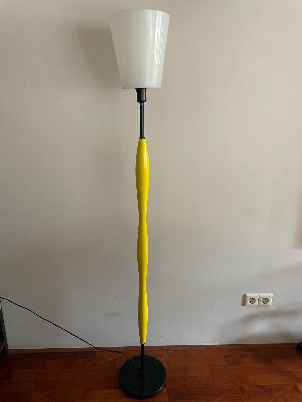 IKEA G9207 Vloerlamp - Geel met Witte Kap, Ophalen, Gebruikt, E27 (groot), Metaal