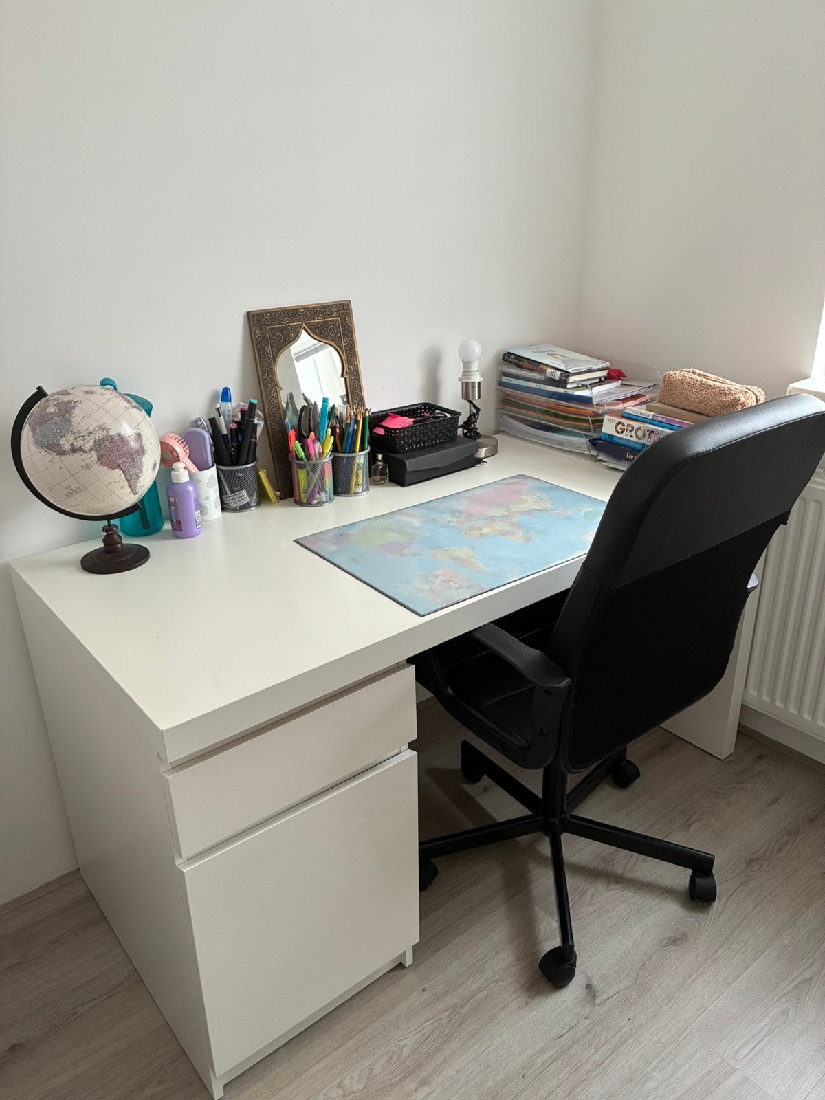 Bureau met bureaustoel te koop, Ophalen, Zo goed als nieuw