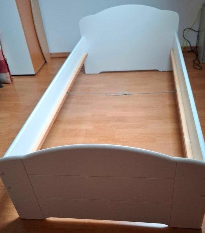 Eenpersoons bed/ledikant (Veldhoven), Huis en Inrichting, Slaapkamer | Bedden, Gebruikt, Eenpersoons, 90 cm, 200 cm, Hout, Wit