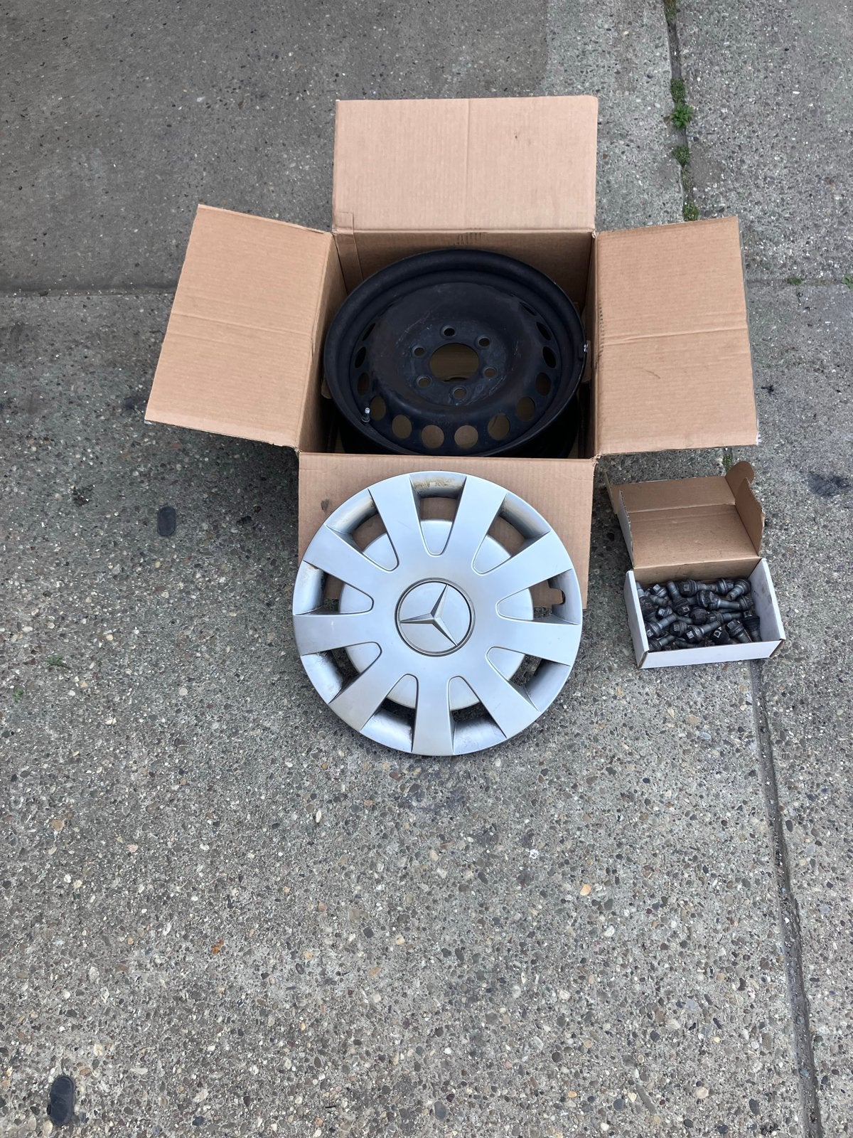 Mercedes Sprinter 16 inch velg met wieldop en bouten, Auto-onderdelen, Banden en Velgen, Ophalen, Velg(en), 16 inch, Zomerbanden