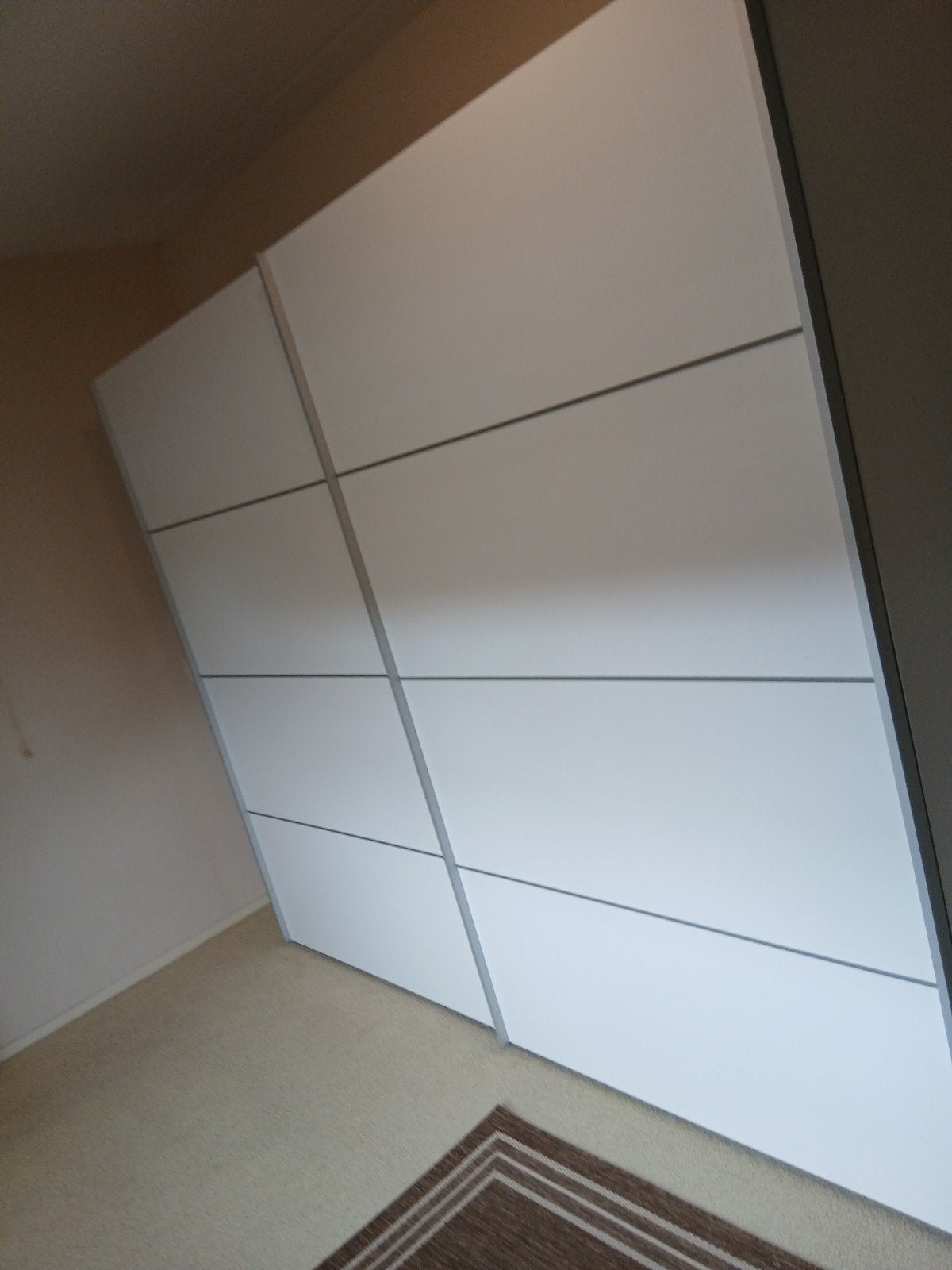 Moderne kledingkast met schuifdeuren, Huis en Inrichting, Kasten | Kledingkasten, Met plank(en), Zo goed als nieuw, 200 cm of meer