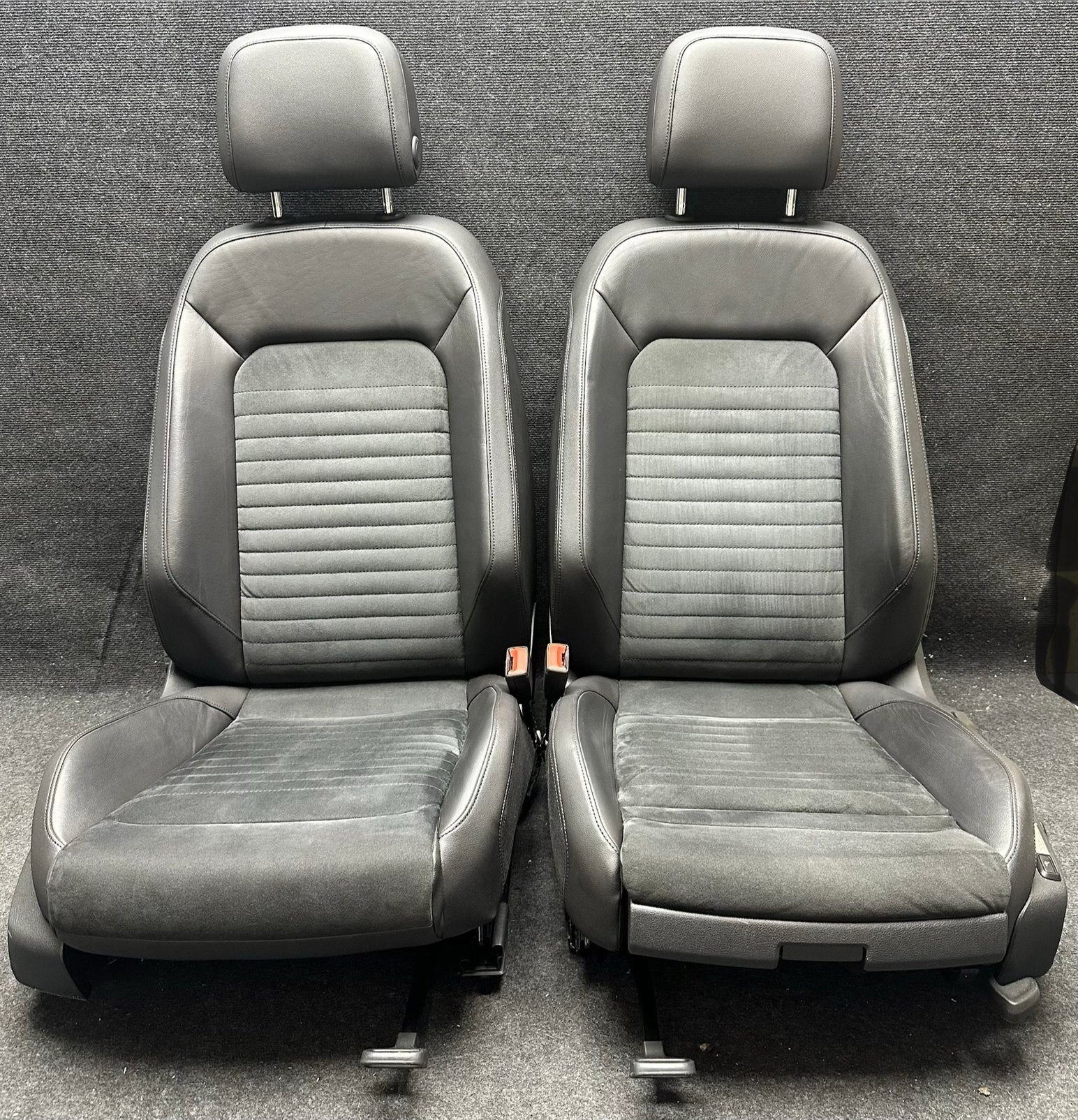 Vw Passat B8 leder / alcantara massage + stoelverwarming, Auto-onderdelen, Interieur en Bekleding, Gebruikt, Ophalen of Verzenden