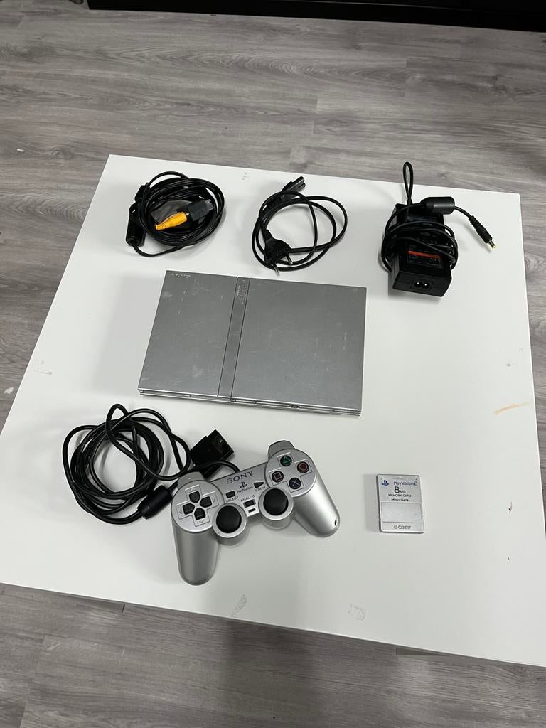 PlayStation 2 Slim Zilver Compleet, Spelcomputers en Games, Spelcomputers | Sony PlayStation 2, Gebruikt, Slim, Zilver, Met 1 controller
