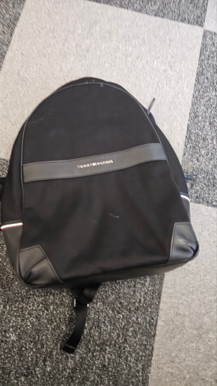 Stijlvolle Tommy Hilfiger Rugzak - Zwart, Sieraden, Tassen en Uiterlijk, Tassen | Rugtassen, Overige merken, 25 tot 40 cm, Ophalen of Verzenden