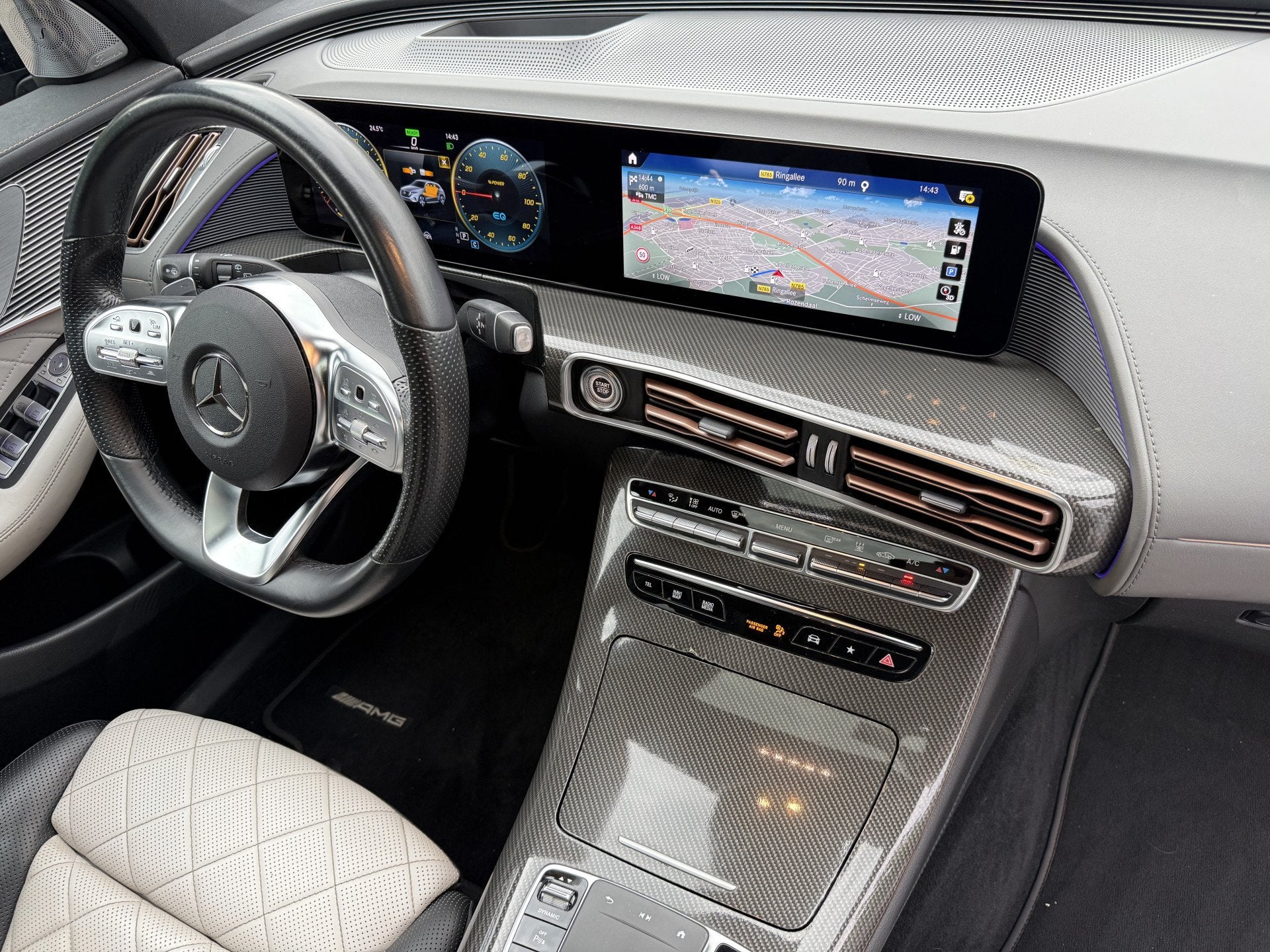 Mercedes-Benz EQC 400 4MATIC AMG Line Premium+, Burmeister |, Automaat, Dealer onderhouden, 2395 kg, Zwart