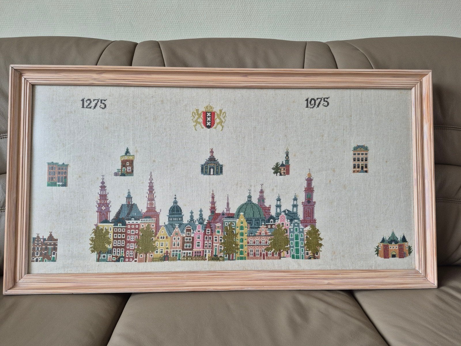 Geborduurd schilderij Amsterdam 1275-1975 - 112x53 cm, Ophalen, 50 – 75, Gebruikt, Schilderij