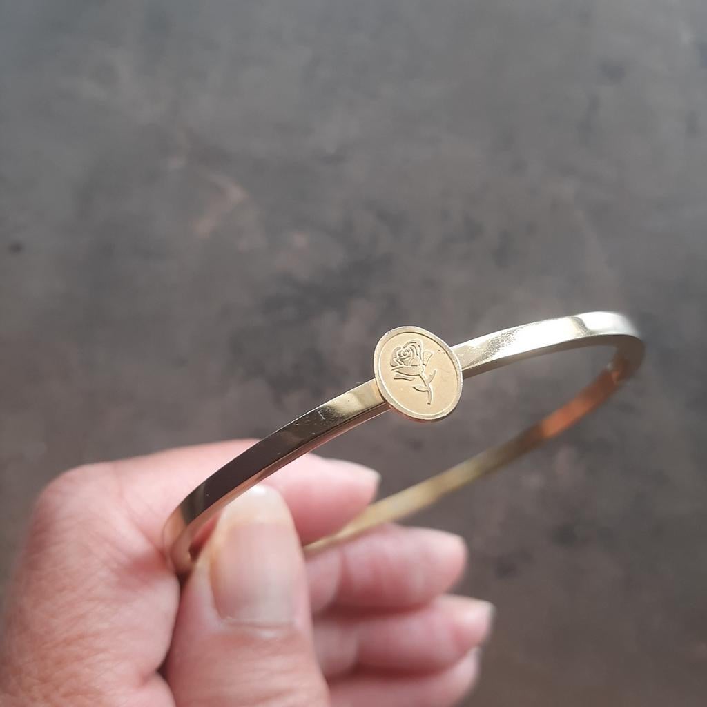 Goudkleurige armband, Ophalen of Verzenden, Zo goed als nieuw, Goud, Overige materialen