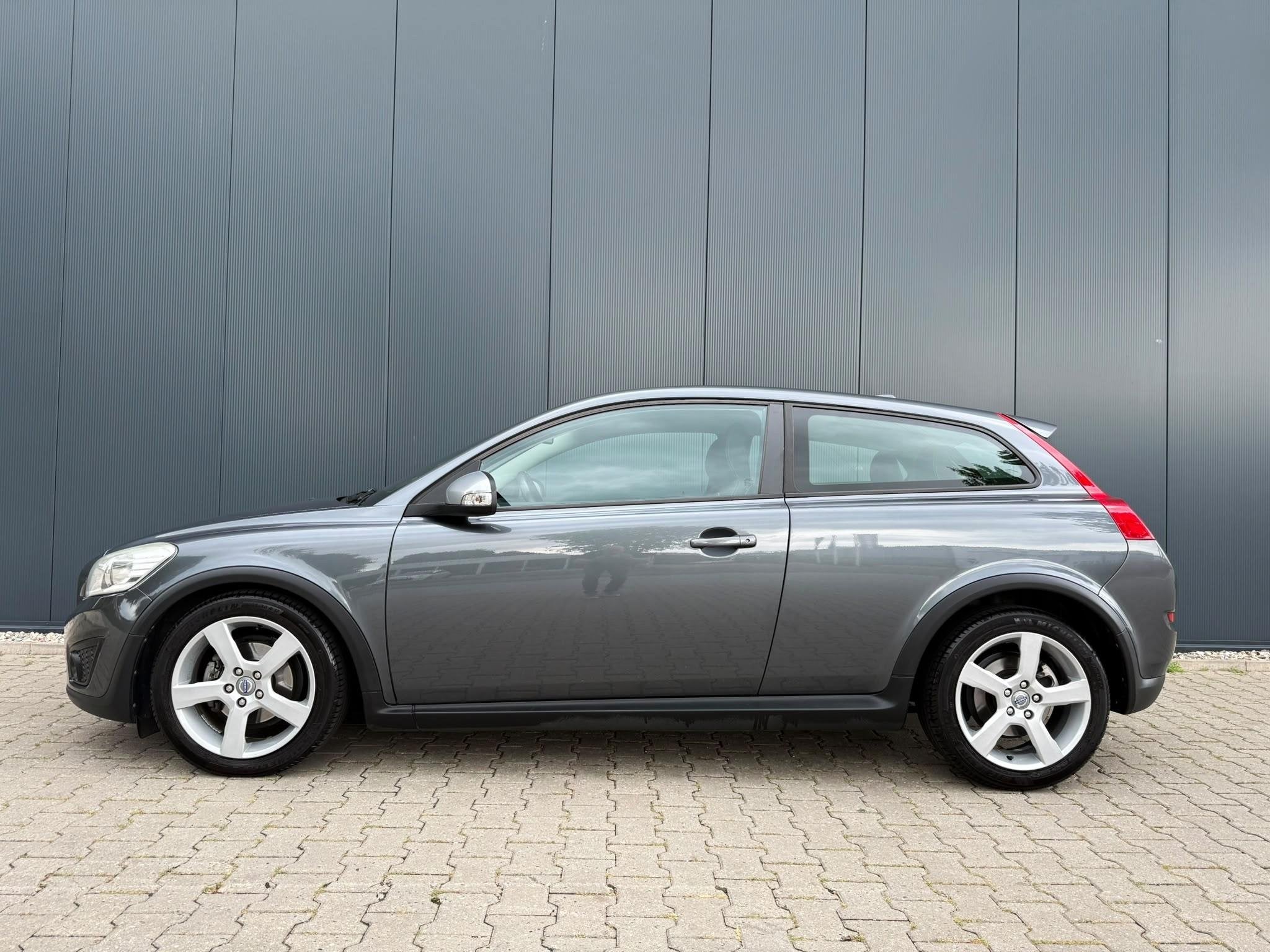 Volvo C30 1.6 D2 R-edition orig. Ned / 2e eig / UNIEK, Auto's, Volvo, Voorwielaandrijving, 28 km/l, Zwart, 4 cilinders
