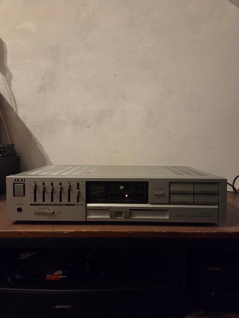 Akai AM-A102 versterker, Zo goed als nieuw, Ophalen, Overige merken, Minder dan 60 watt