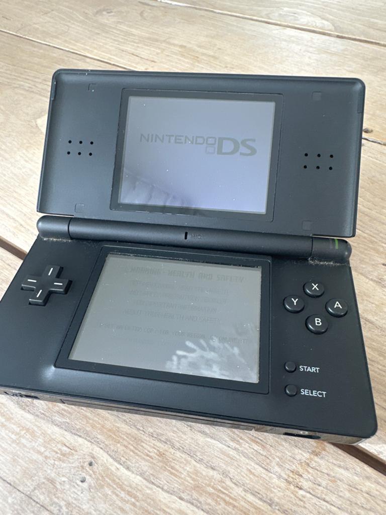Nintendo DS Lite Zwart met 3 spellen, Spelcomputers en Games, Spelcomputers | Nintendo DS, Zwart, Ophalen of Verzenden, DS Lite