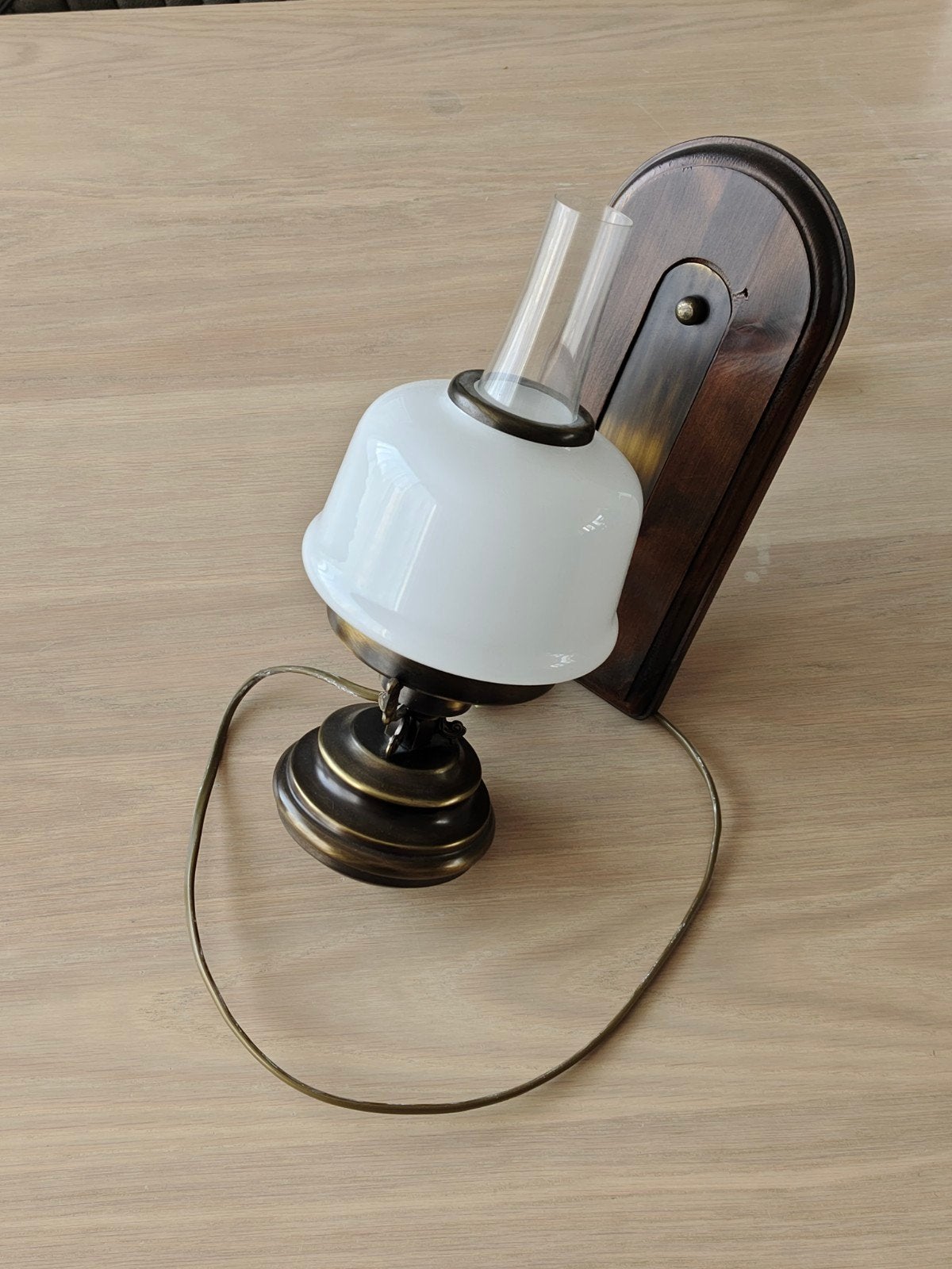 Vintage wandlamp met glazen kap jaren 70 en houten paneel, Huis en Inrichting, Ophalen of Verzenden, Gebruikt, Glas