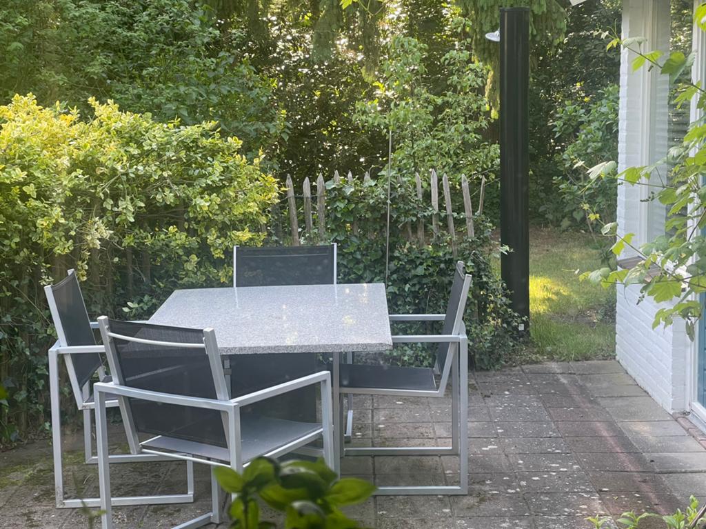 Granieten tuintafel met all-weather tuinstoelen, Ophalen, 4 zitplaatsen, Zo goed als nieuw, Tuinset