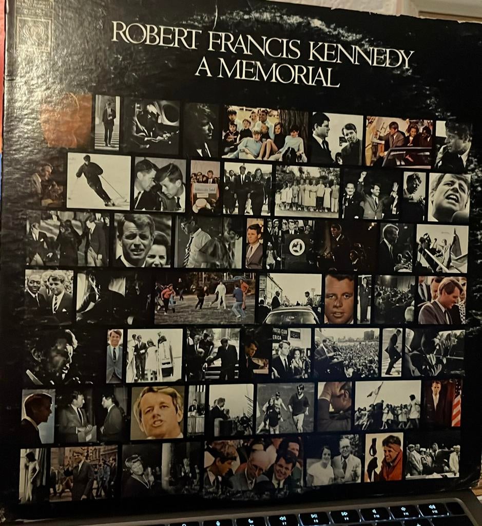 Uniek! Robert Kennedy – A Memorial (2LP) inclusief single, Cd's en Dvd's, Vinyl | Overige Vinyl, Ophalen of Verzenden, Gebruikt