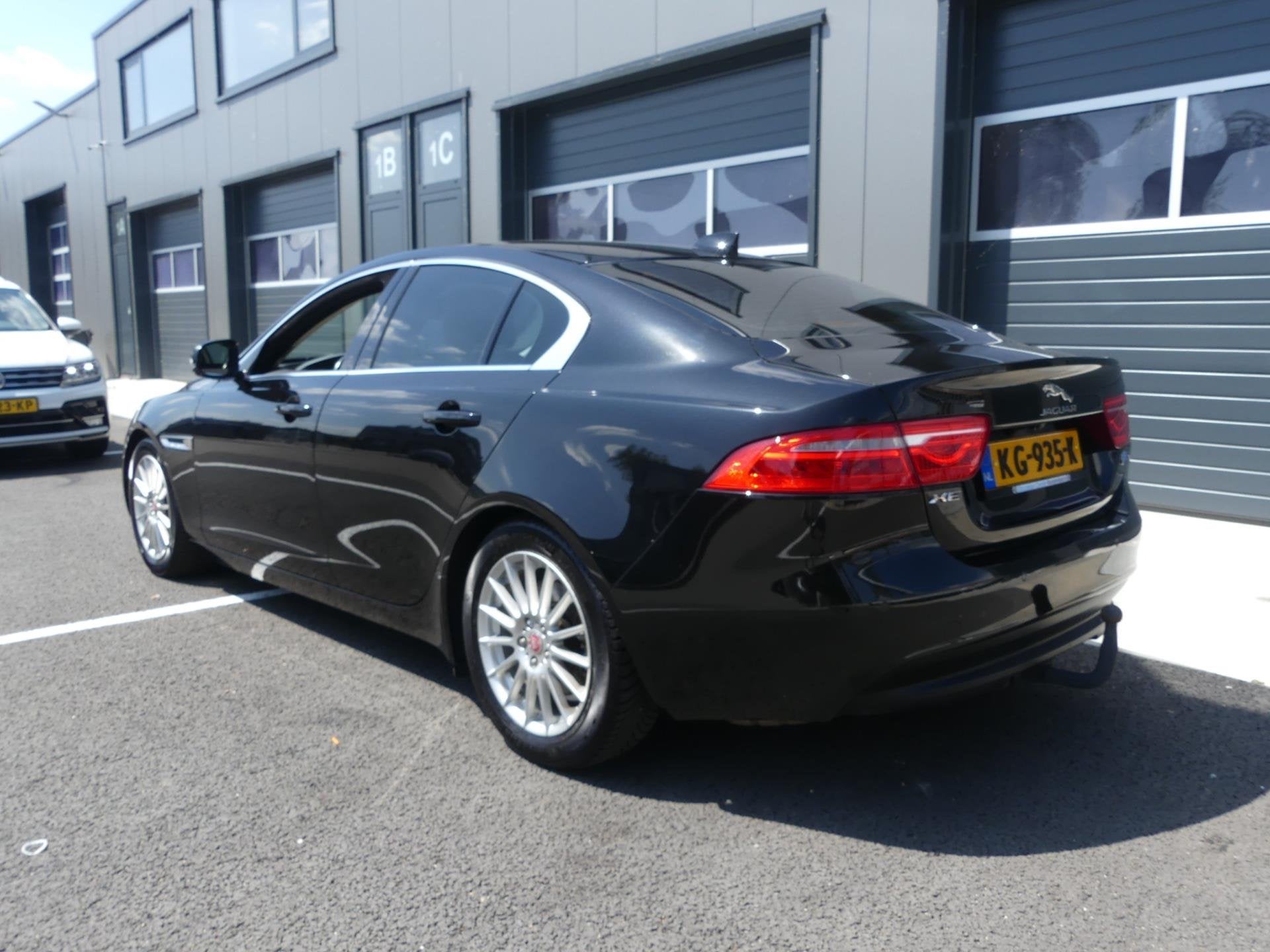 Jaguar XE / XF 2.0 D Portfolio AUTOMAAT Leer Navi LMV PDC Ca, Auto's, Automaat, Dealer onderhouden, Achterwielaandrijving, 4 cilinders