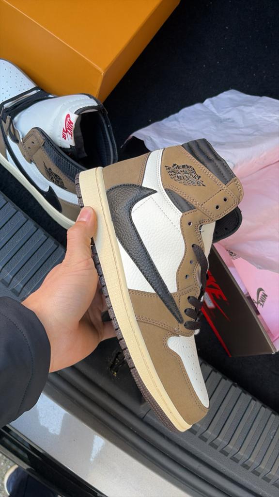 Air jordan 1 high travis scott 43, Bruin, Nieuw, Ophalen of Verzenden, Sneakers of Gympen