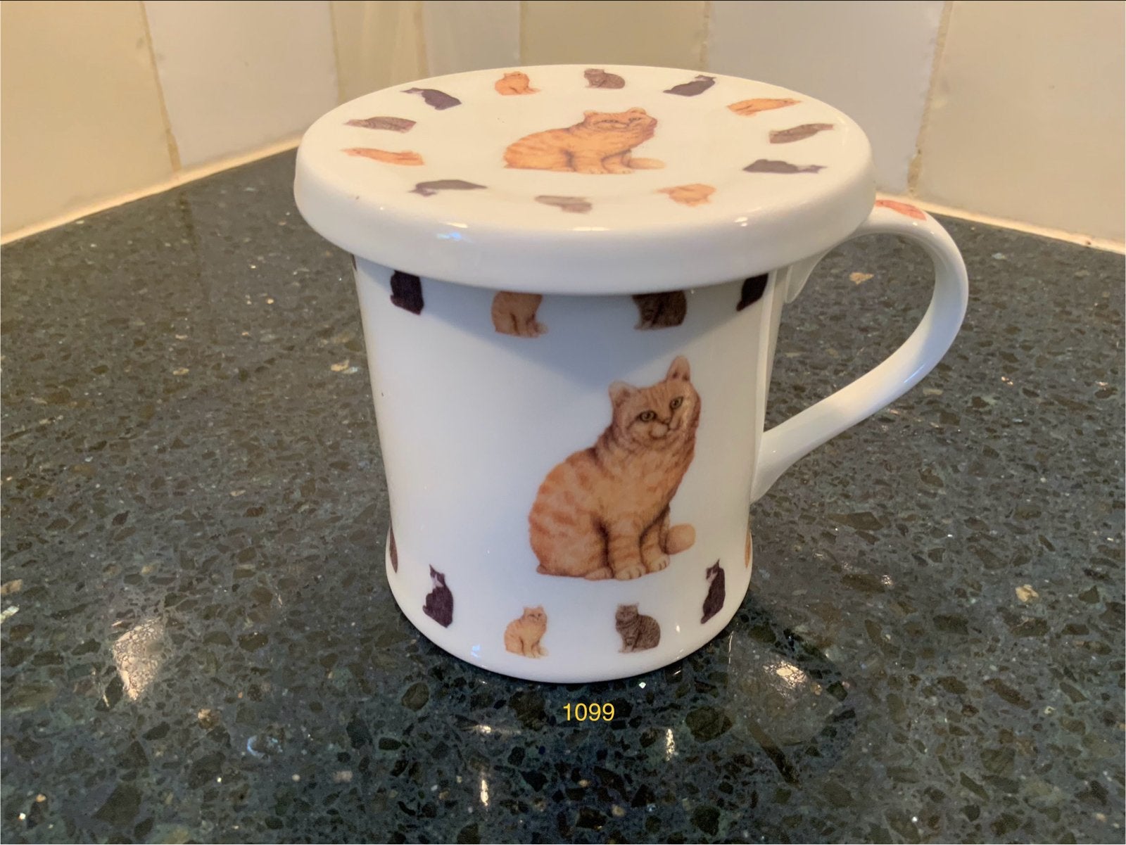 Lesser & Pavey Kattenmok van Fijn Bone China met Deksel/Onde, Overige typen, Ophalen of Verzenden, Zo goed als nieuw, Steen/keramiek