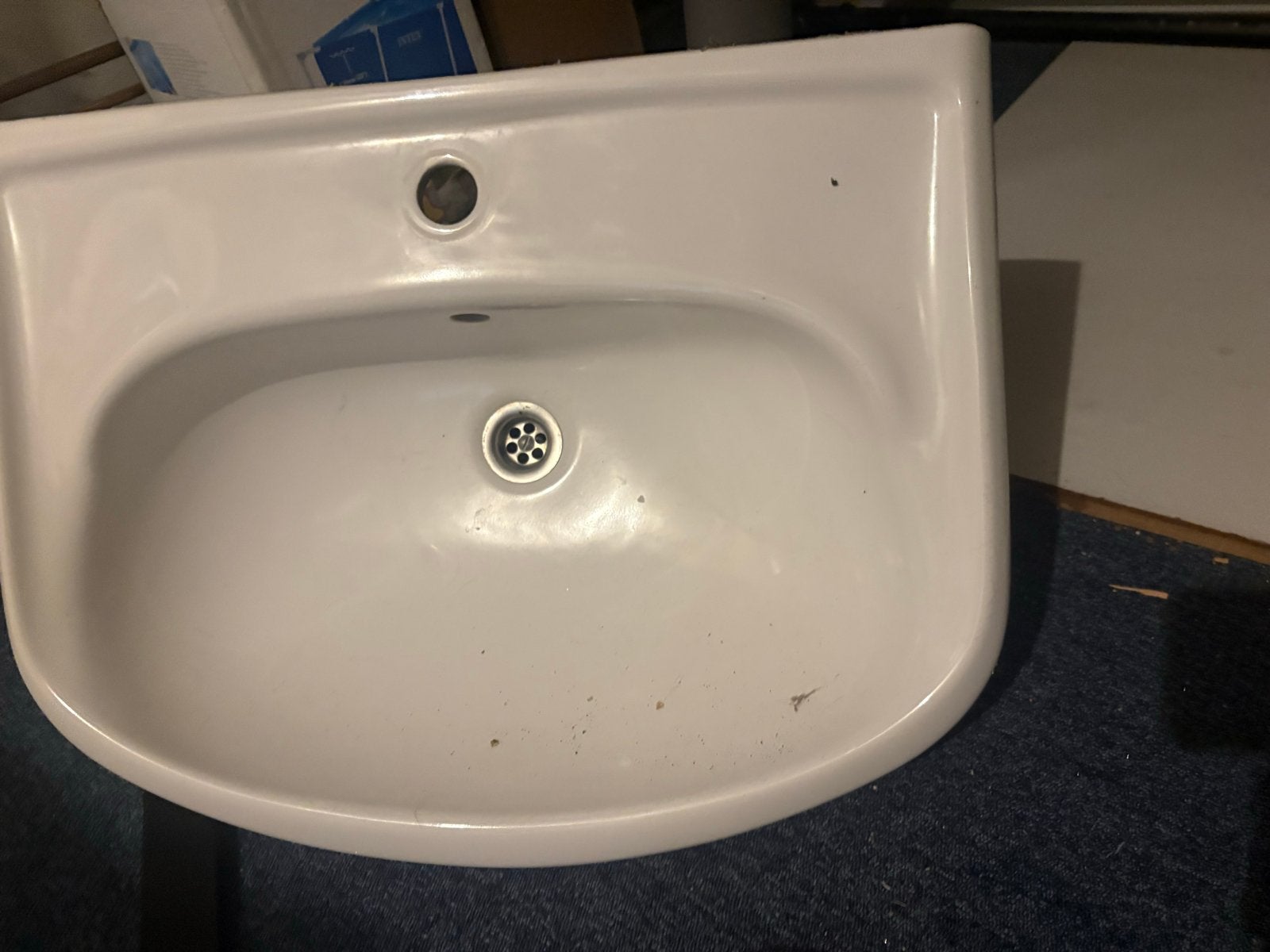 Witte wastafel met kraangat en afvoer, Ophalen, Gebruikt, Wastafel