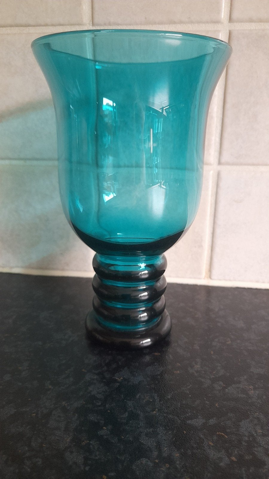 Turquoise glas met geribbelde voet, Ophalen of Verzenden
