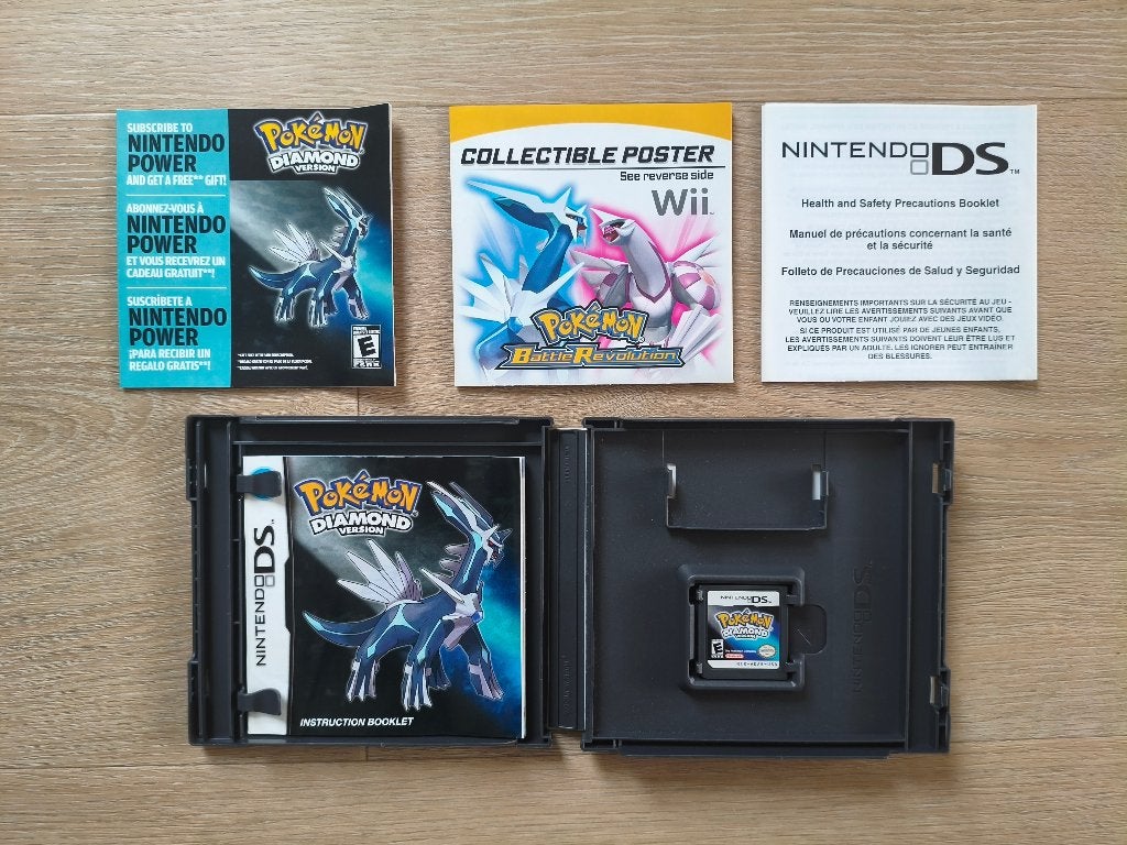 Pokémon Diamond Nintendo DS - Compleet met boekjes en poster, Ophalen, Online, 1 speler, Zo goed als nieuw