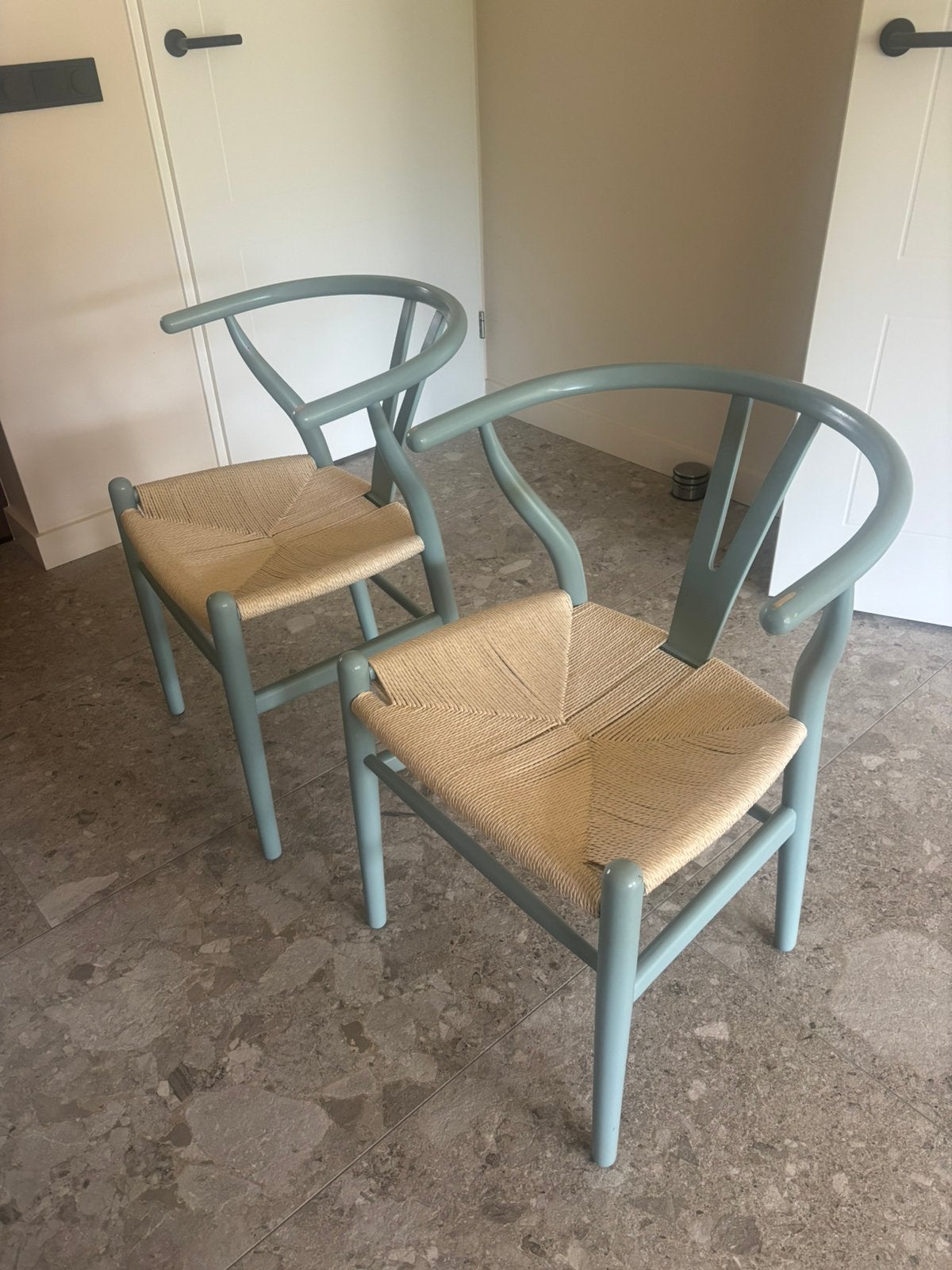 Twee Wishbone stoelen - Hans Wegner stijl- Loods5, Huis en Inrichting, Stoelen, Ophalen, Gebruikt, Twee, Overige kleuren