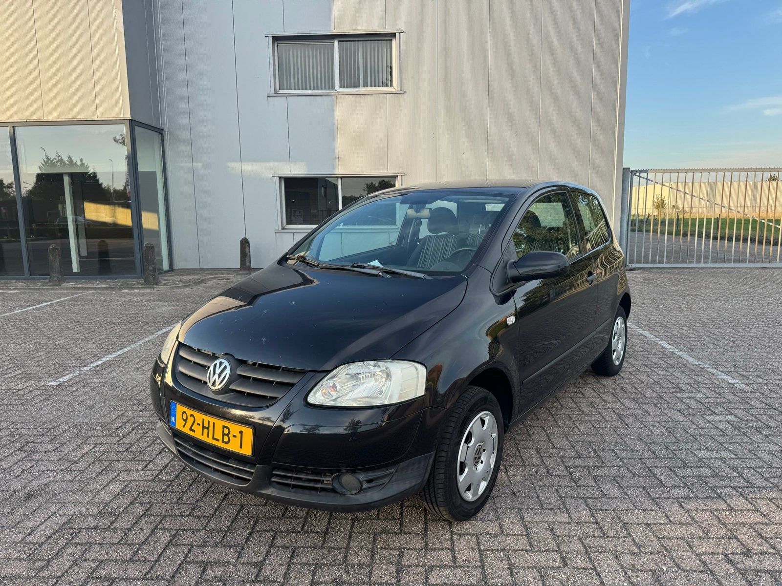 Volkswagen Fox 1.2 40KW 2009 Zwart nieuwe apk, Auto's, Voorwielaandrijving, 969 kg, 4 stoelen, 1198 cc