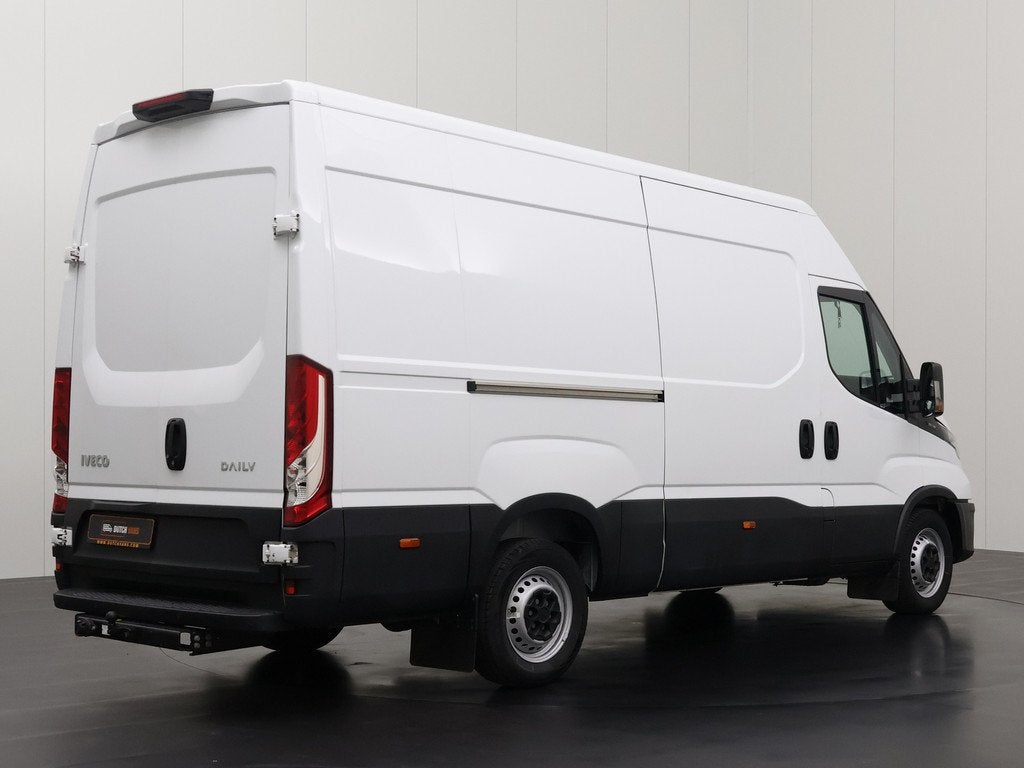 Iveco Daily 35S16 L2H2 | 3500Kg Trekhaak | Airco | 3-Zits |, Auto's, Stof, Gebruikt, Zwart, 156 pk