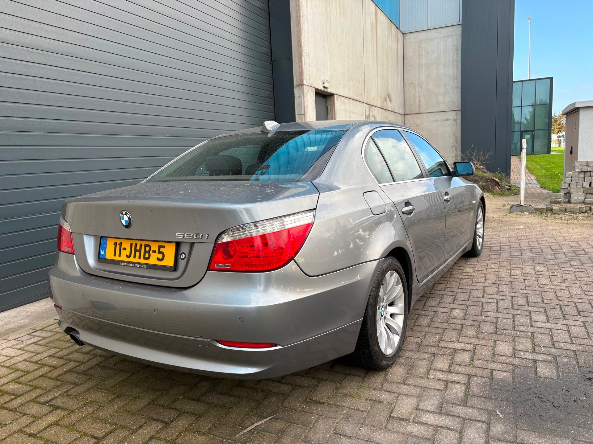 BMW 5-serie 520i Business Line AUT NAVI *MOTOR SCHADE*, Auto's, Automaat, 4 cilinders, 1465 kg, Bedrijf