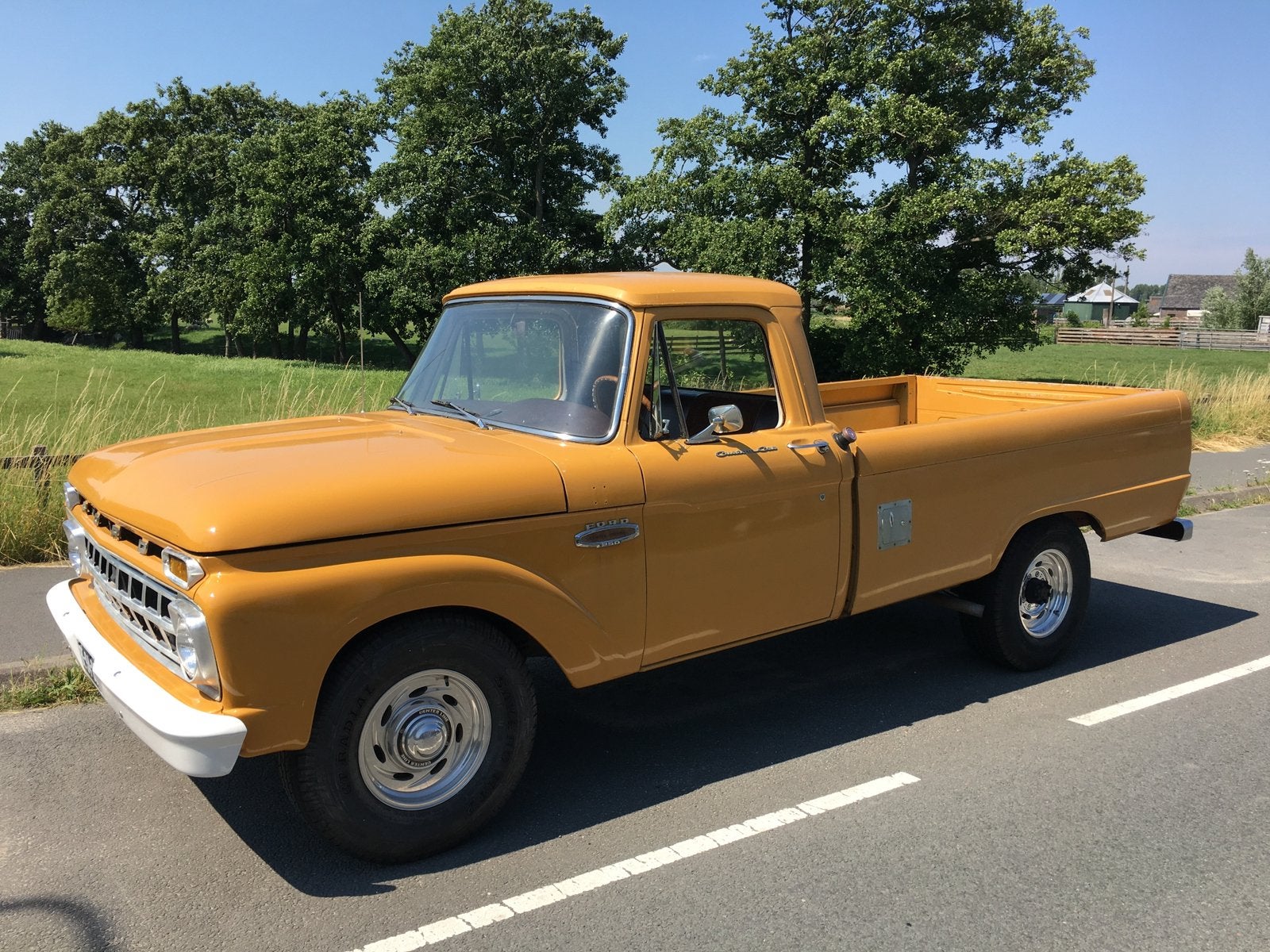 Oldtimer Ford F250 uit 1964, Auto's, Bestelauto's, Particulier, Ford, Benzine, Handgeschakeld, Geïmporteerd, Geel, Ophalen
