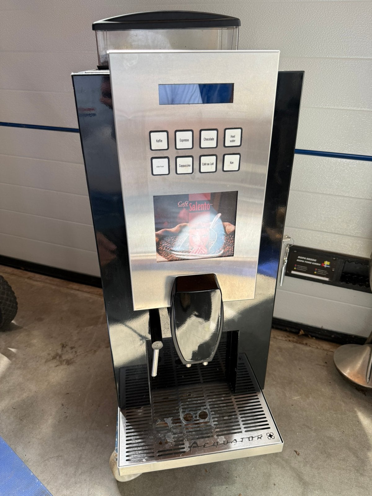 Koffiebonen machine cafe salento met kleine defect!, Ophalen, Salento, Koffie, 10 kopjes of meer