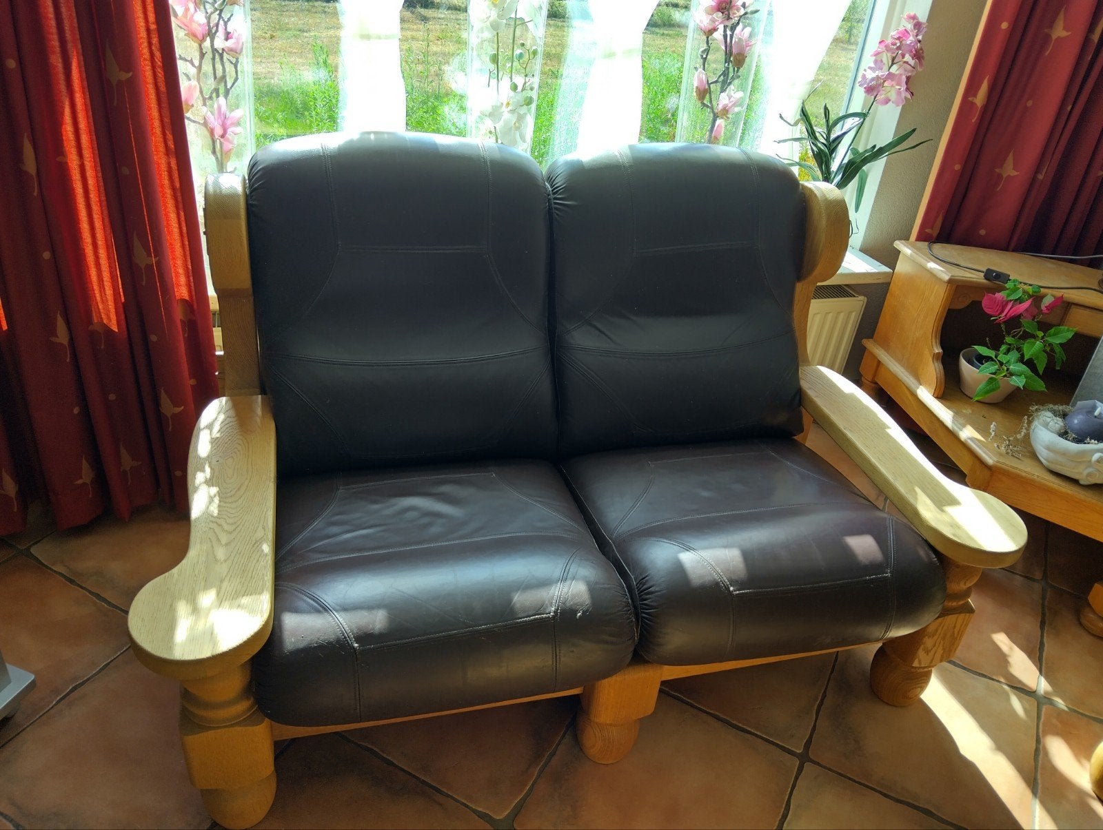 GRATIS af te halen; Robuuste banken met leren kussens - zand, Ophalen, Gebruikt, 75 tot 100 cm, Landelijk