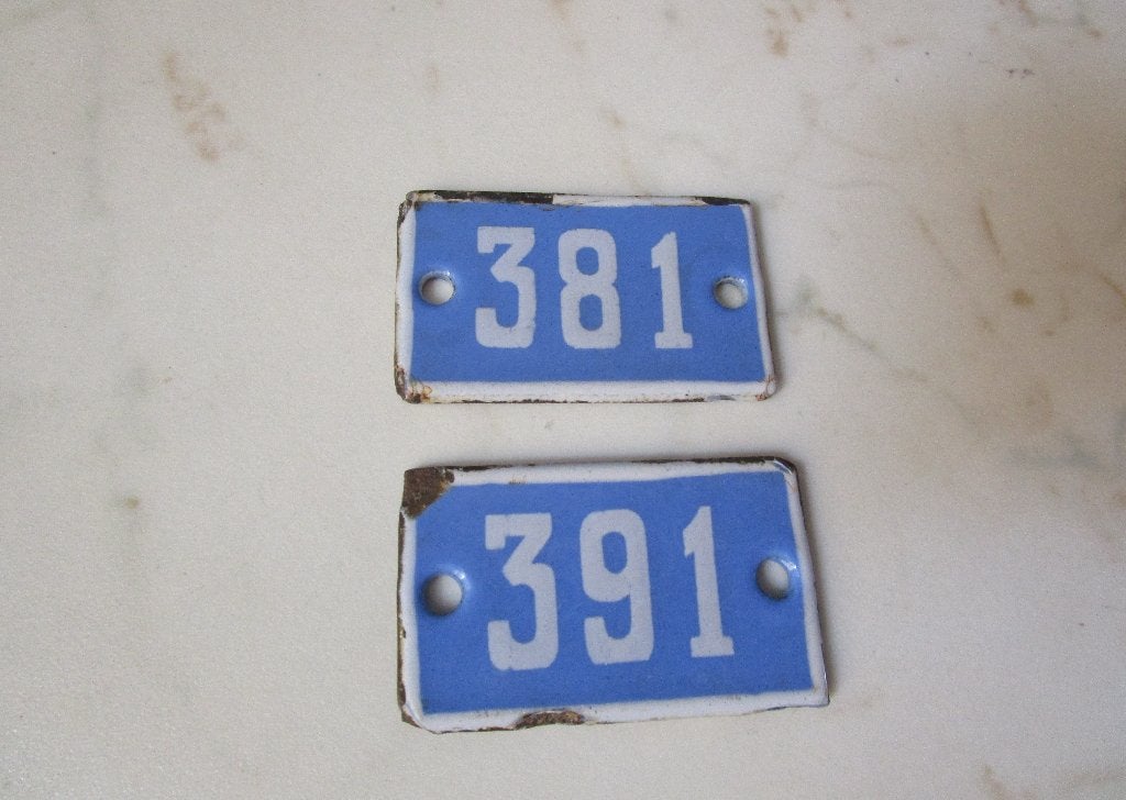 Set van 2 oude geëmailleerde huisnummers 381 en 391, Ophalen of Verzenden
