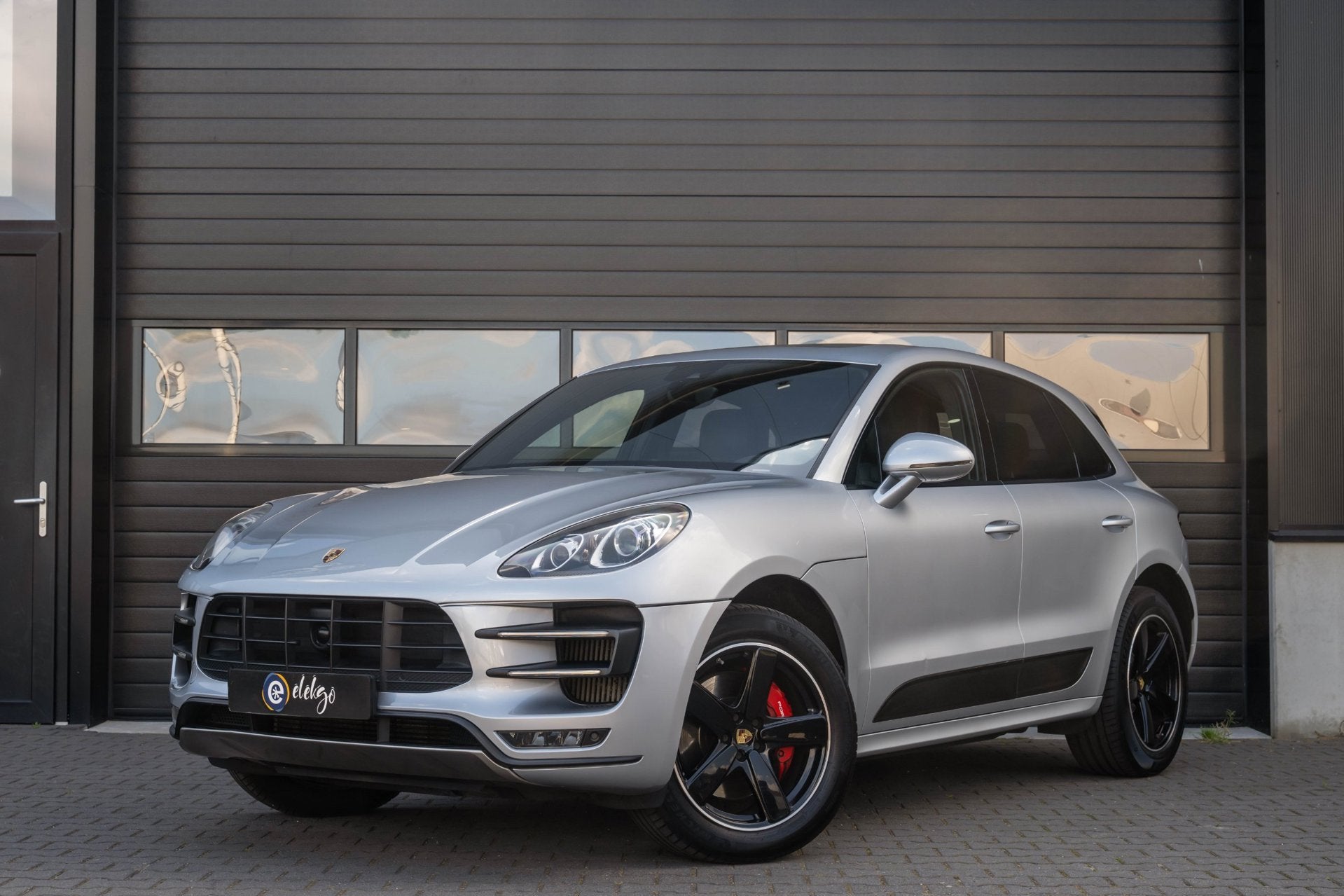 Porsche Macan 3.6 Turbo 400PK|PANO|Luchtvering|Sport-Chrono|, Auto's, Automaat, Dealer onderhouden, Gebruikt, Automatische klimaatregeling